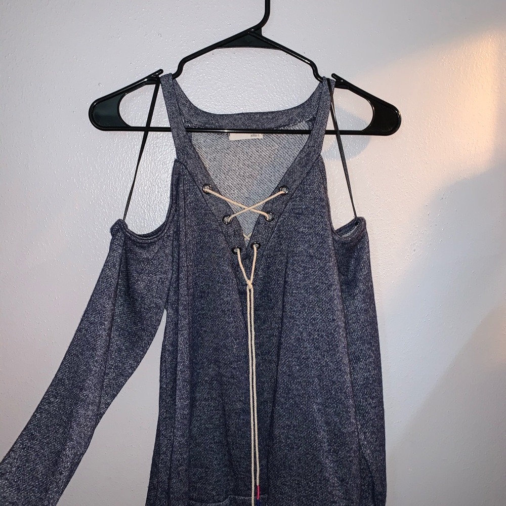 off the shoulder cross neck long sleeve t-shirt